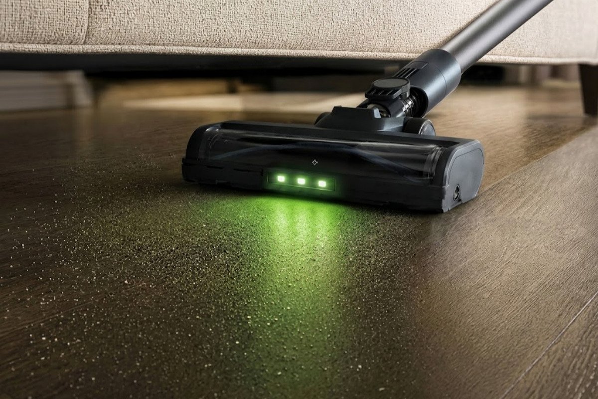 vacuum cleaner with green LED feature